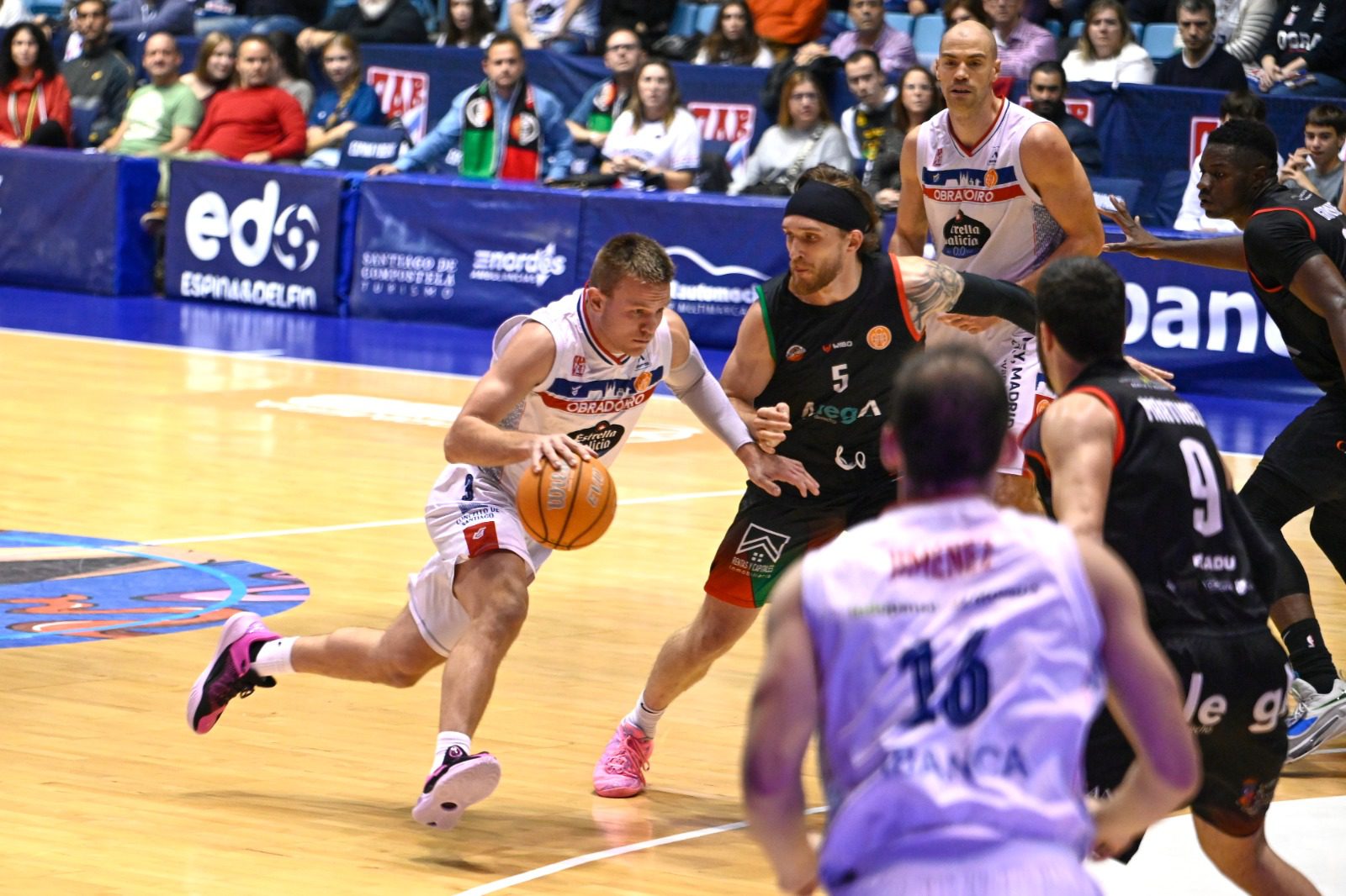 Monbus Obradoiro mete miedo a la Primera FEB en la vuelta de Álvaro Muñoz (93-54)