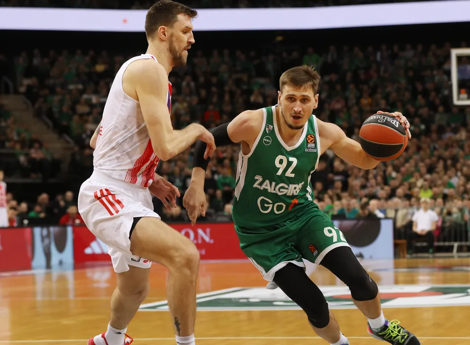 Ulanovas saca el fusil para superar al Estrella Roja, 71-66