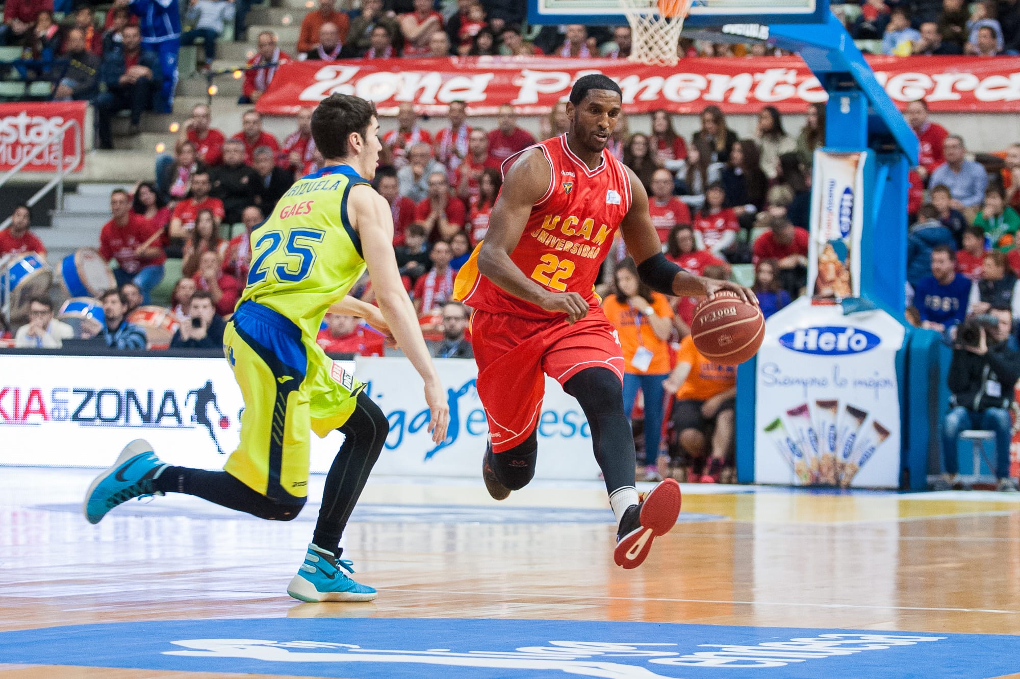 El UCAM Murcia vence al Movistar Estudiantes y sigue vivo en la lucha por la Copa del Rey (83-70)