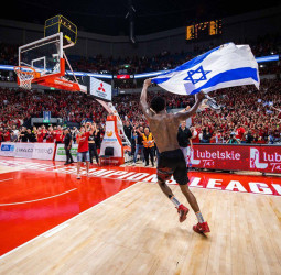 El Hapoel Jerusalem se clasifica a la final Four de la BCL tras destrozar al AEK, 91-51