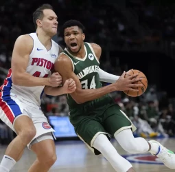 Antetokounmpo marca las distancias ante los Pistons