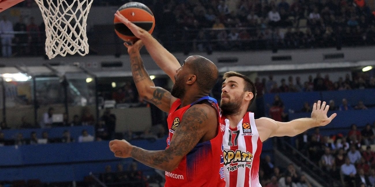 El CSKA Moscú tira de galones para vencer en el Pireo (75-81)
