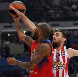 El CSKA Moscú tira de galones para vencer en el Pireo (75-81)