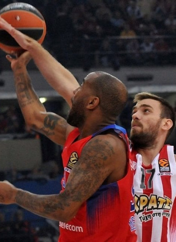 El CSKA Moscú tira de galones para vencer en el Pireo (75-81)
