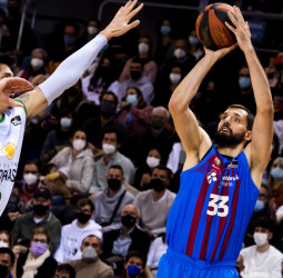 El Barça derrota a una combativa Penya con un superlativo Lapprovittola (99-84)