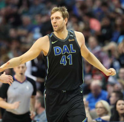 Nowitzki no descarta jugar un año más