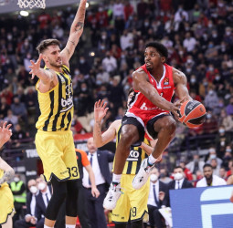 Fenerbahce y Olympiacos se enfrentan en un clásico moderno