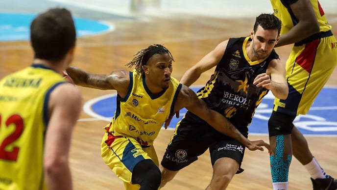 Albicy y Fernandez claves en el asalto en La Hamburguesa (69-78)