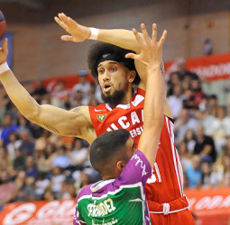 El UCAM Murcia da un paso de gigante (78-76)