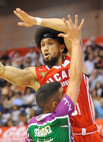 El UCAM Murcia da un paso de gigante (78-76)