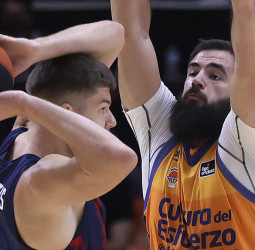 Baskonia se lleva un duelo de defensas en la pista del Valencia (67-72)