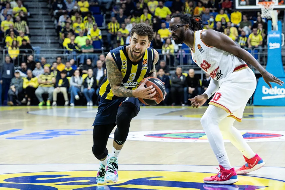 El Fenerbahce solo es capaz de superar al Mónaco en la prórroga, 98-94