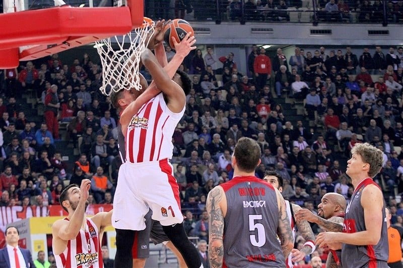 Olympiacos controla la situación ante el Armani Milán (87-80)