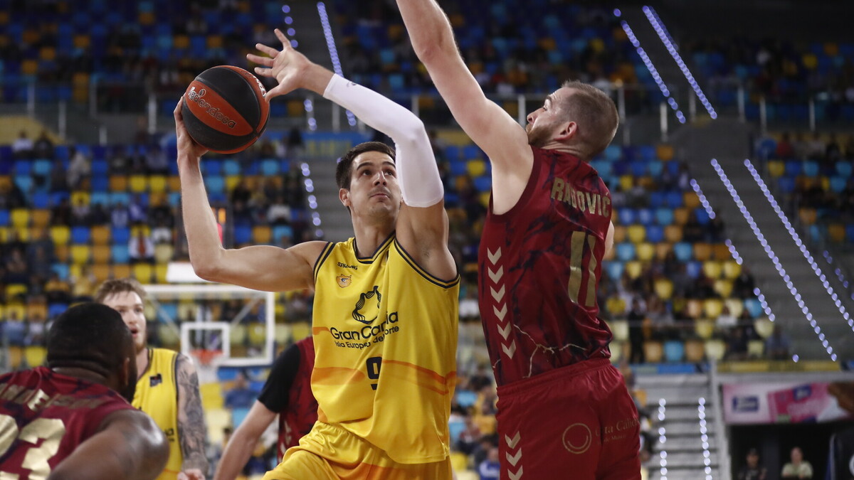 El Gran Canaria gana a lo Carrera, 107-89