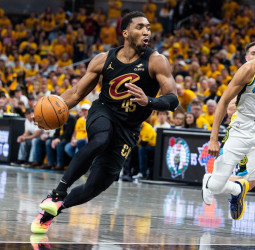 Los Cavaliers se encomiendan a Donovan Mitchell, 126-104 [1-2]