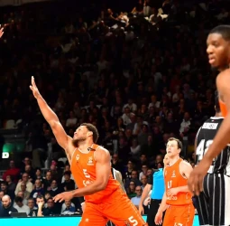 Virtus Bolonia se impone al Valencia con solvencia, 87-74