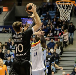 El Morabanc Andorra cae en un agónico final ante Monbus Obradoiro (69-68)