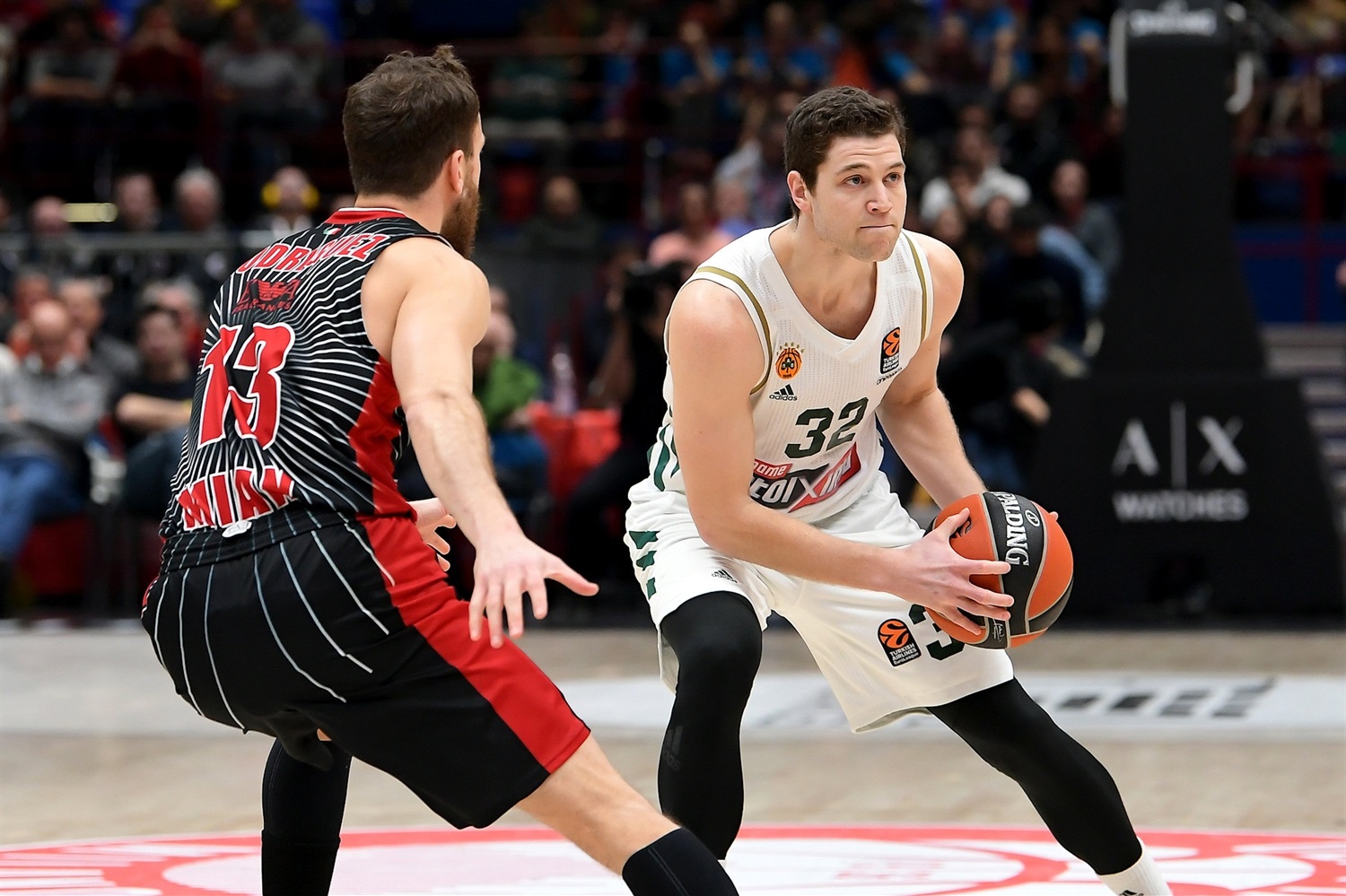Sykes ya se hace importante en el Armani Milán (96-87)