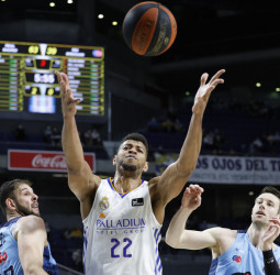 El Real Madrid gana y se da un respiro (90-65)