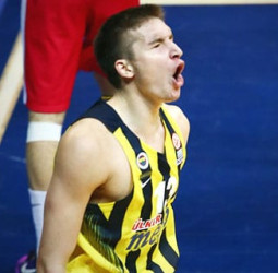 Bogdanovic salva al Fenerbahce y Saric domina al Trabzonspor