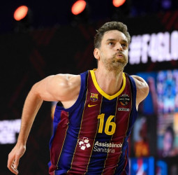 El Barcelona espera por un Pau Gasol que medita su retirada, y sin perder de vista a Deck