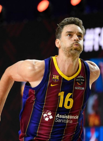 El Barcelona espera por un Pau Gasol que medita su retirada, y sin perder de vista a Deck