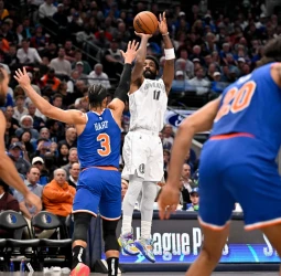 Irving está al mando de los Mavericks, 114-129