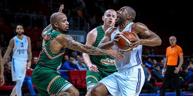 Anadolu Efes y Fenerbahce, mano a mano en Turquía