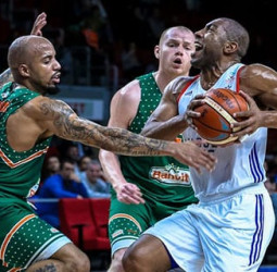 Anadolu Efes y Fenerbahce, mano a mano en Turquía