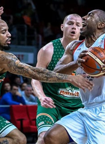 Anadolu Efes y Fenerbahce, mano a mano en Turquía