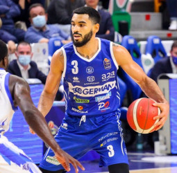 Fenerbahce y Armani Milán pugnan por Naz Mitrou-Long
