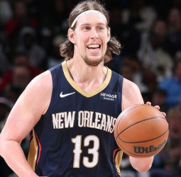 Kelly Olynyk aterriza en San Antonio