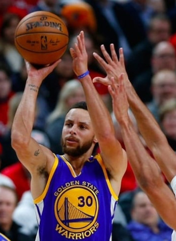 [4-0] Los Warriors completan la barrida sobre los Blazers (128-103)