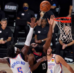 Los Rockets salvan los muebles sobre la bocina (104-102) [4-3]
