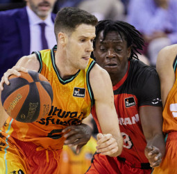 Sólido triunfo del Valencia Basket en la pista del Covirán Granada (81-110)