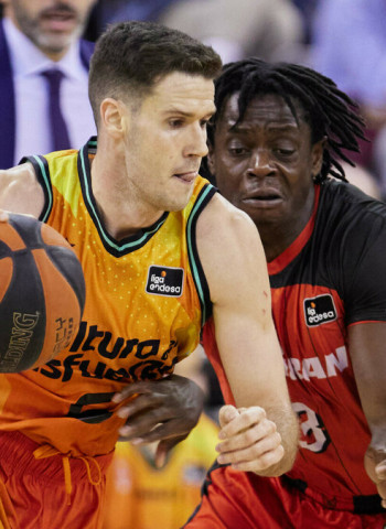 Sólido triunfo del Valencia Basket en la pista del Covirán Granada (81-110)