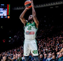 Panathinaikos se impone en Bolonia, 77-82