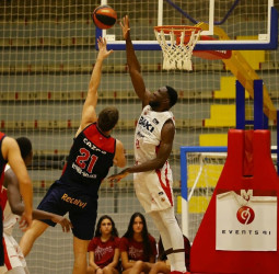 Cazoo Baskonia vence a Baxi Manresa en Balaguer (99-81)