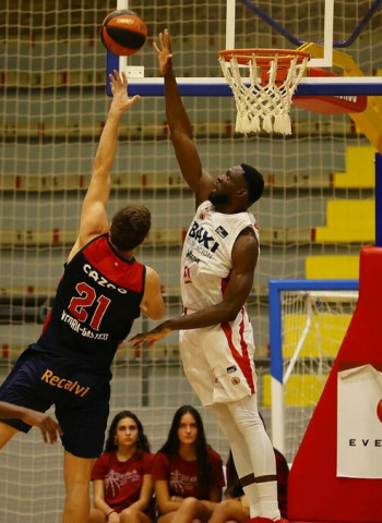 Cazoo Baskonia vence a Baxi Manresa en Balaguer (99-81)