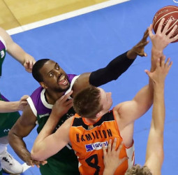 Justin Hamilton, duda para el primer partido de cuartos de final ante Unicaja