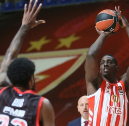 Johnny O`Bryant, cerca del Buducnost