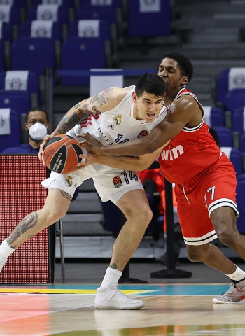Victoria del Real Madrid en la primera final para entrar en el playoff (72-63)