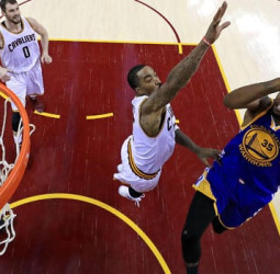 [3-0] Durant y sus Warriors acarician el anillo (118-113)