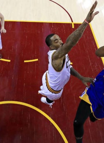 [3-0] Durant y sus Warriors acarician el anillo (118-113)