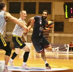 El Monbus Obradoiro gana al EWE Oldenburg y disputará la final del EncestaRías (83-70)