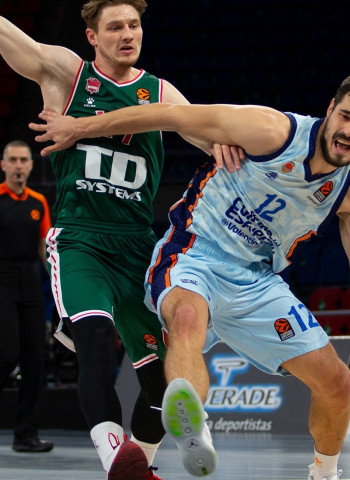 Al Valencia se le moja la pólvora en Vitoria (71-70)
