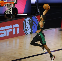 Los Celtics golpean primero (112-94) [1-0]