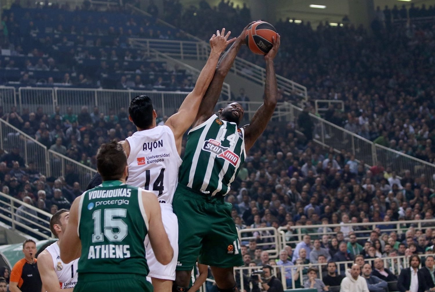El Estrella Roja intenta el fichaje de James Gist
