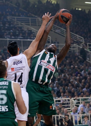El Estrella Roja intenta el fichaje de James Gist