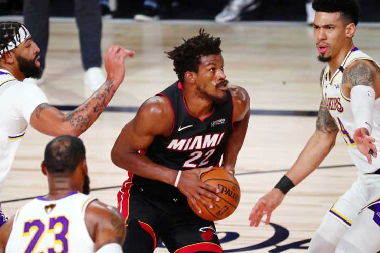 Jimmy Butler firma por lo máximo con los Miami Heat